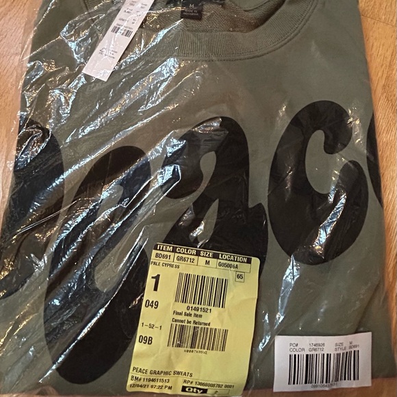 J. Crew NIP Roomy Sweatshirt with PEACE written across the front. Size: Medium - Picture 6 of 6